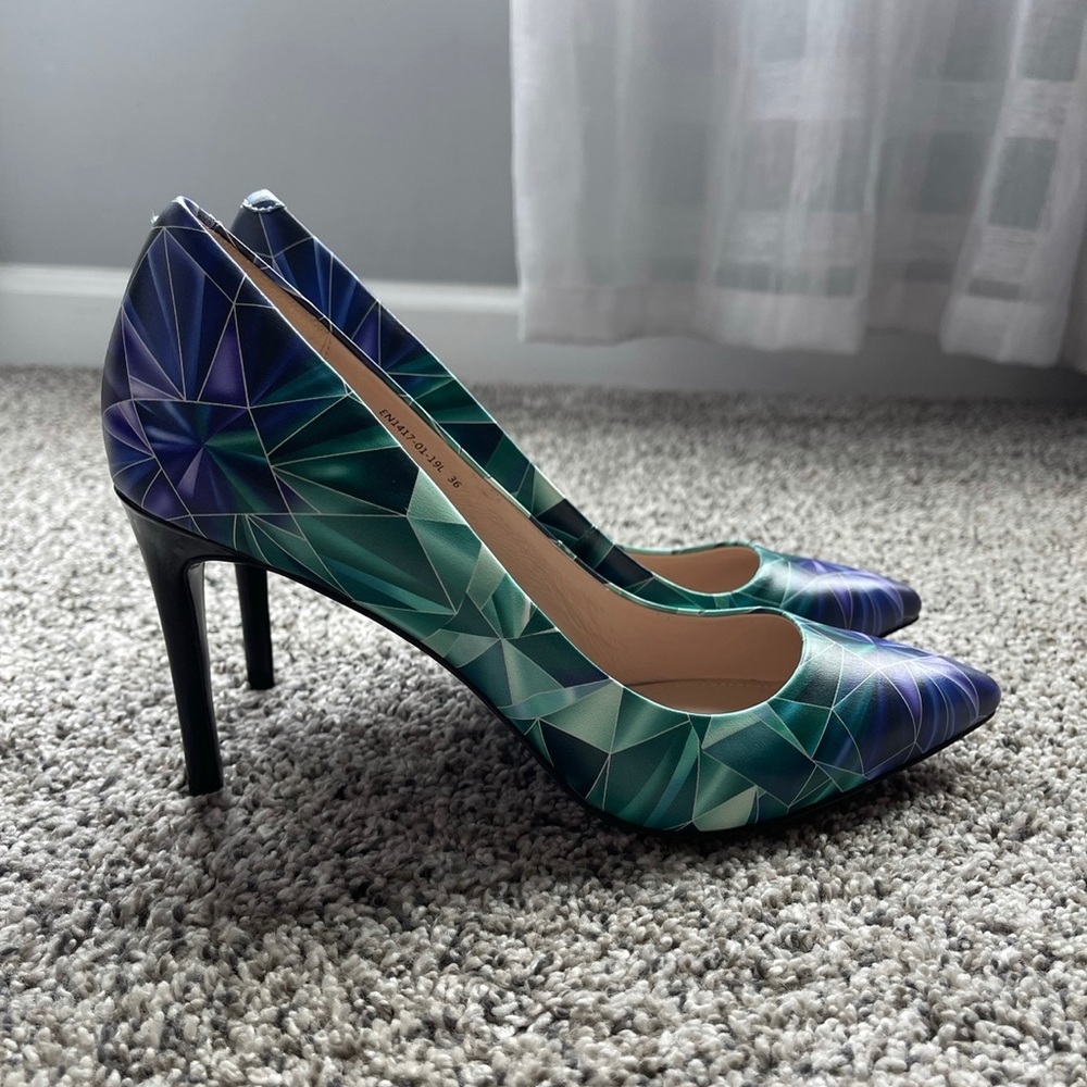 New Genuine Leather Shoes Size b’w 5.5-6